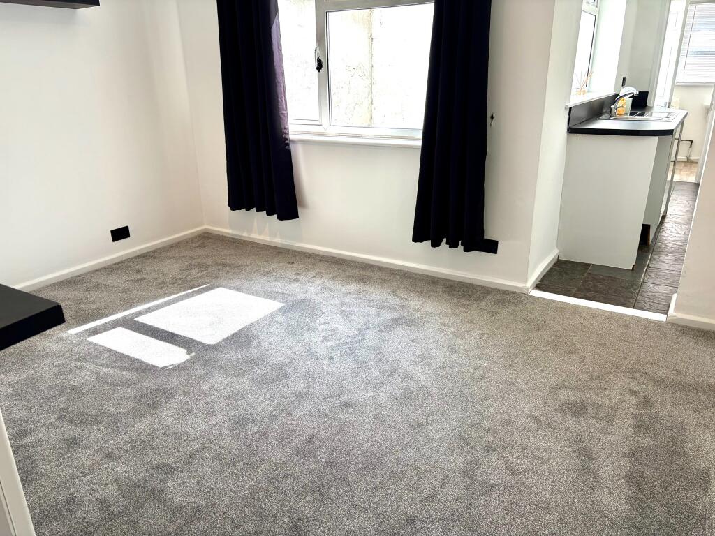 Apartment in Southampton - View 5