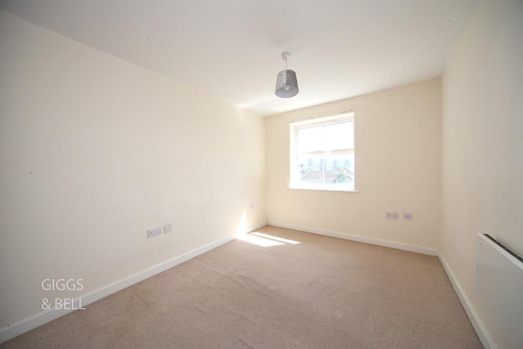 Apartment in Luton - More