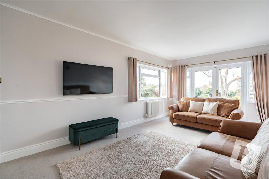 Pine Avenue, Gravesend, Kent, DA12 photo 4