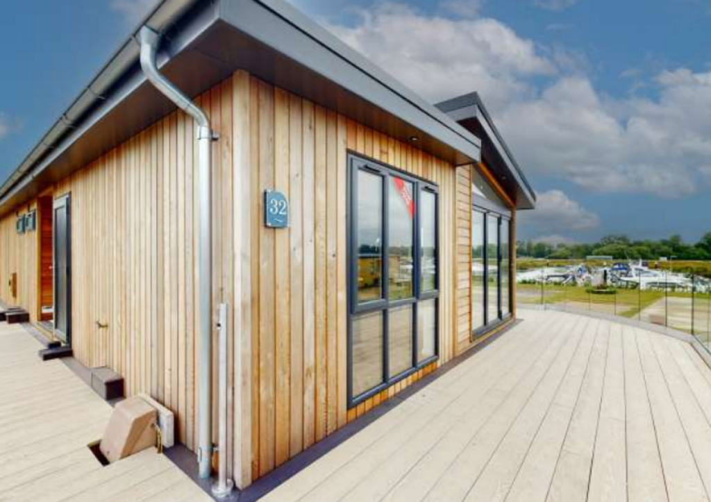Racecourse Marina & Lodges, Maidenhead Road, Windsor, SL4 5HT photo 4