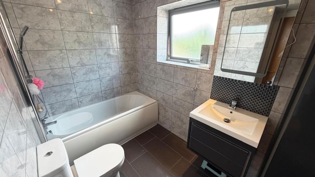St. Catherines Road, Lincoln Court, L20 photo 3