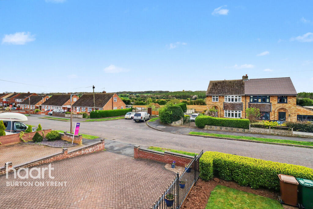 Winchester Drive, SWADLINCOTE photo 2