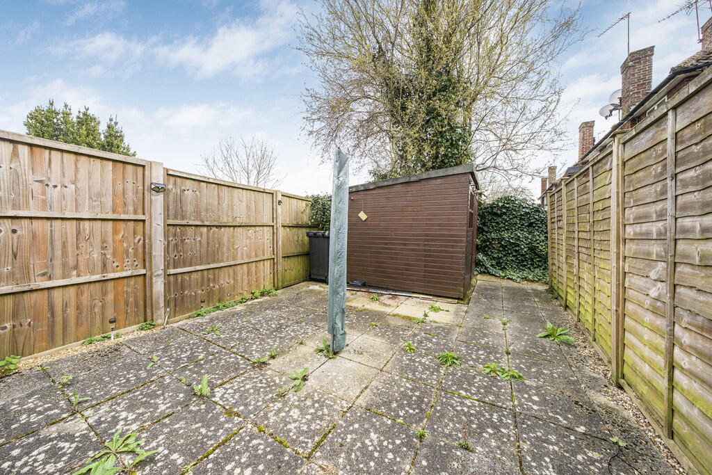 Orchard Close, Denham photo 4