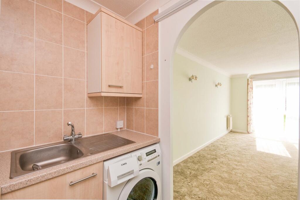 Apartment in Eastbourne, East Sussex - View 5