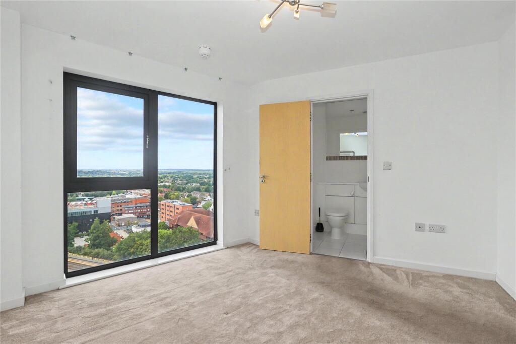 Apartment in Woking, Westfield - More