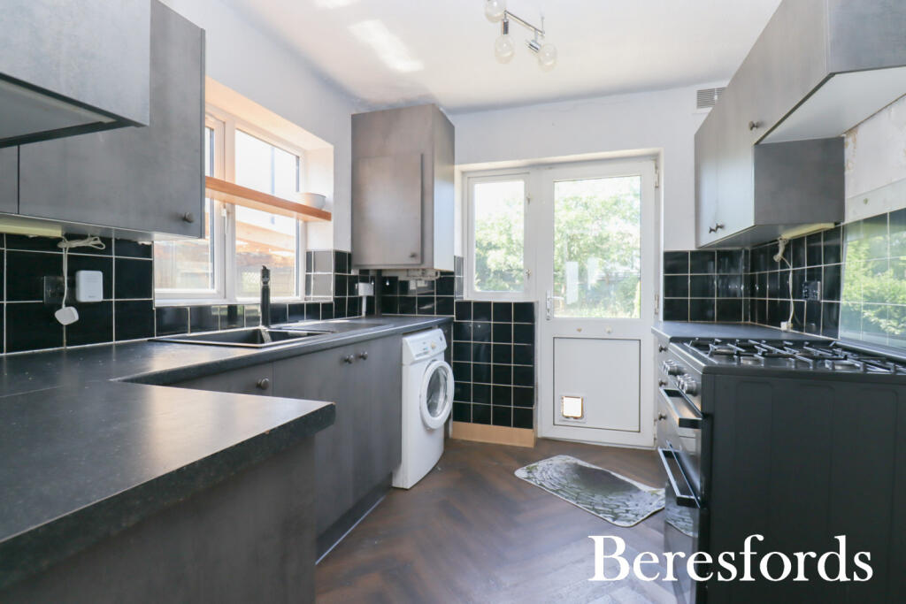 Front Lane, Upminster, RM14 photo 4
