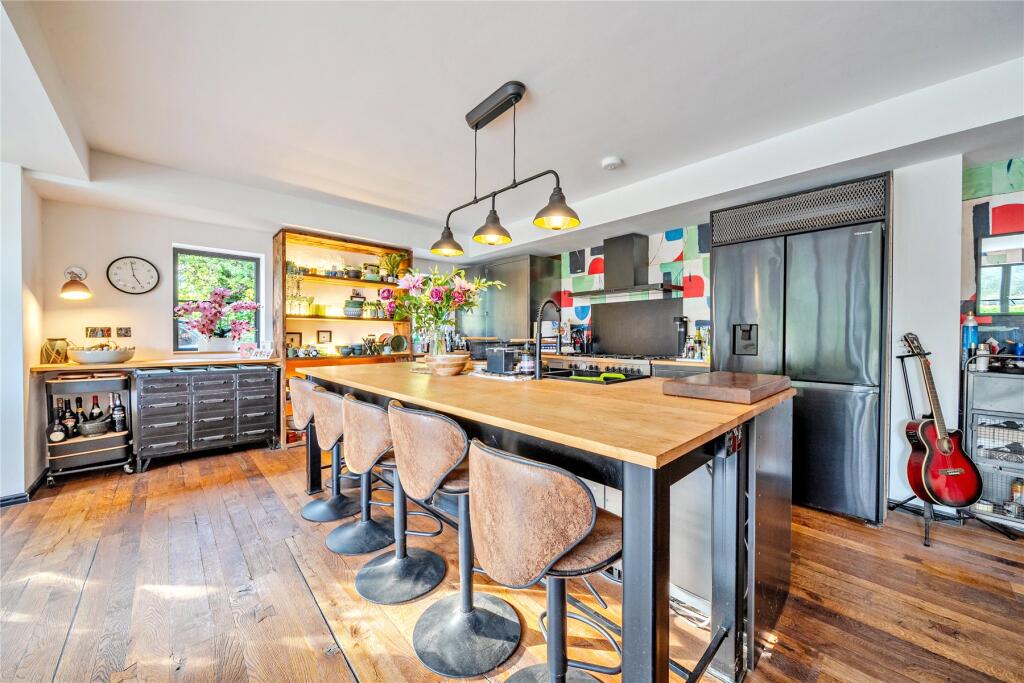 House in Guildford - View 2