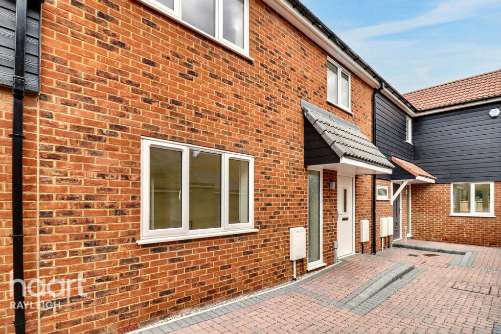 2-bed terraced on Fairview Crescent, Rayleigh, £395,000