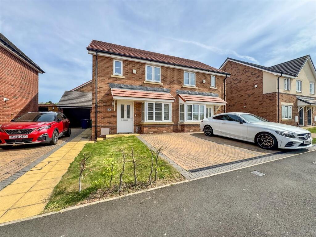 House in Gateshead, Eighton Banks, Low Fell