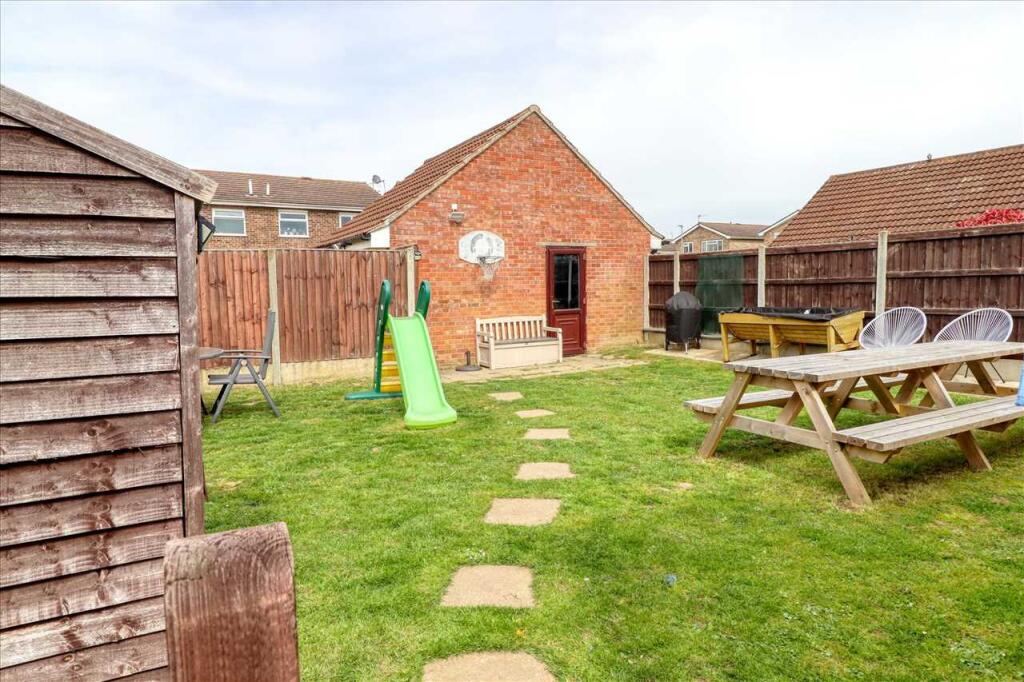 Camellia Crescent, Clacton on Sea - View 4