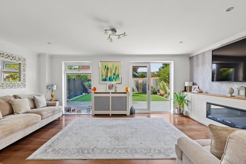House in Gillingham, East Rainham - View 2