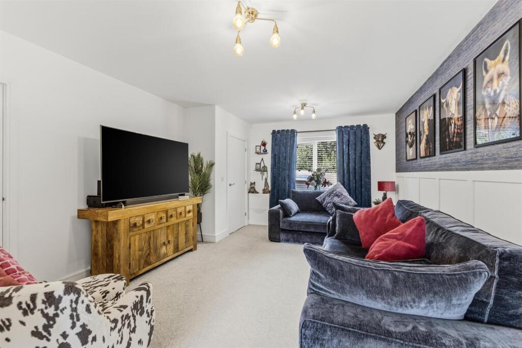 House in Stoke-on-Trent, Trentham Manor, Blurton - More