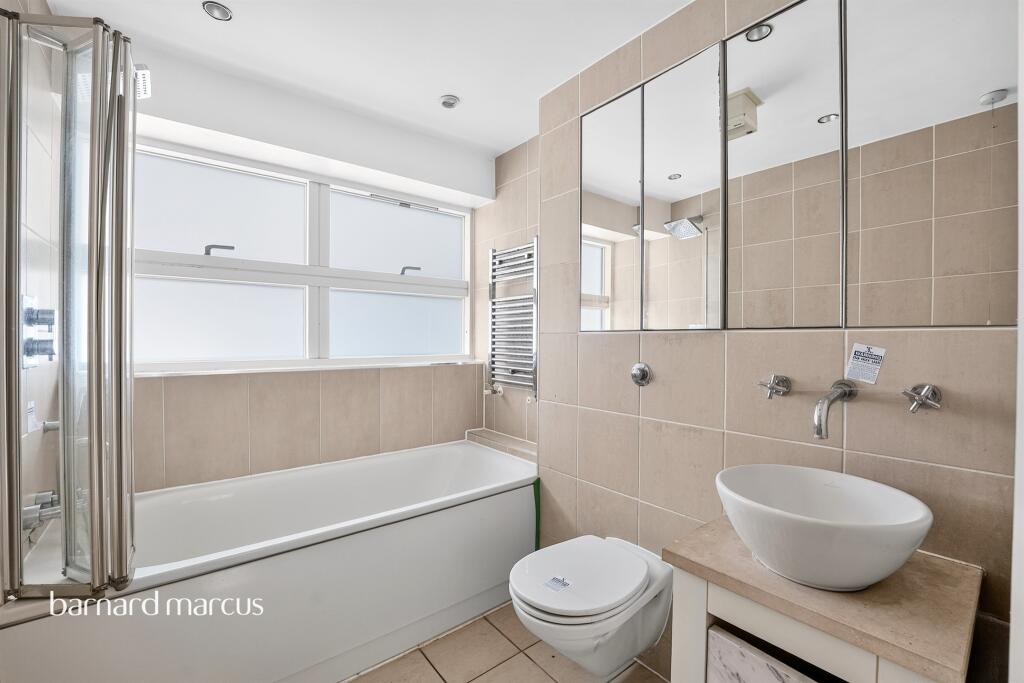 Apartment in London - More
