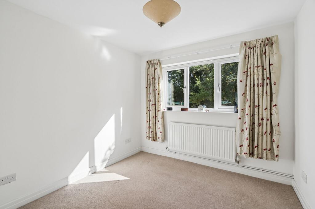 Apartment in Hemel Hempstead - View 3
