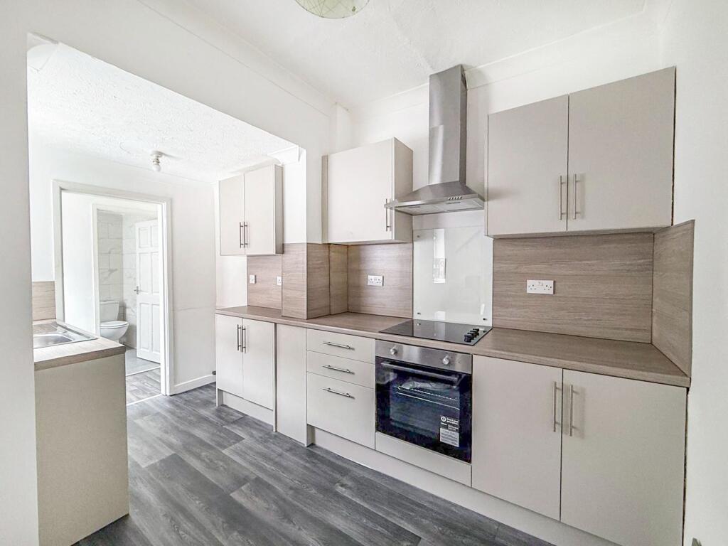 House in Hull - View 4