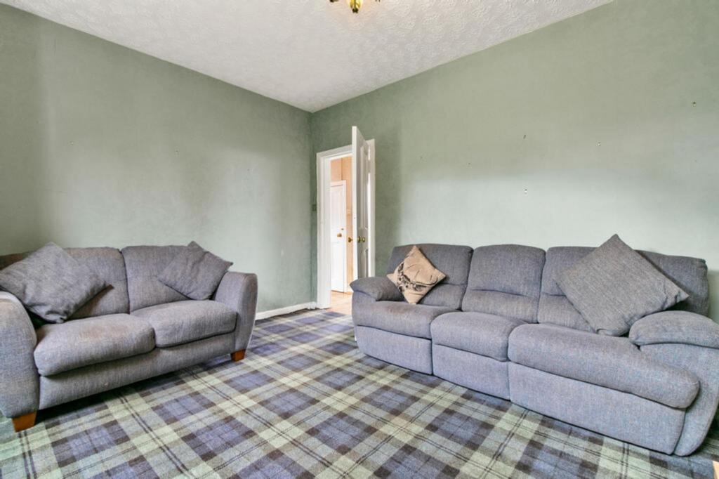 Sykes Terrace, Neilston, G78 photo 4