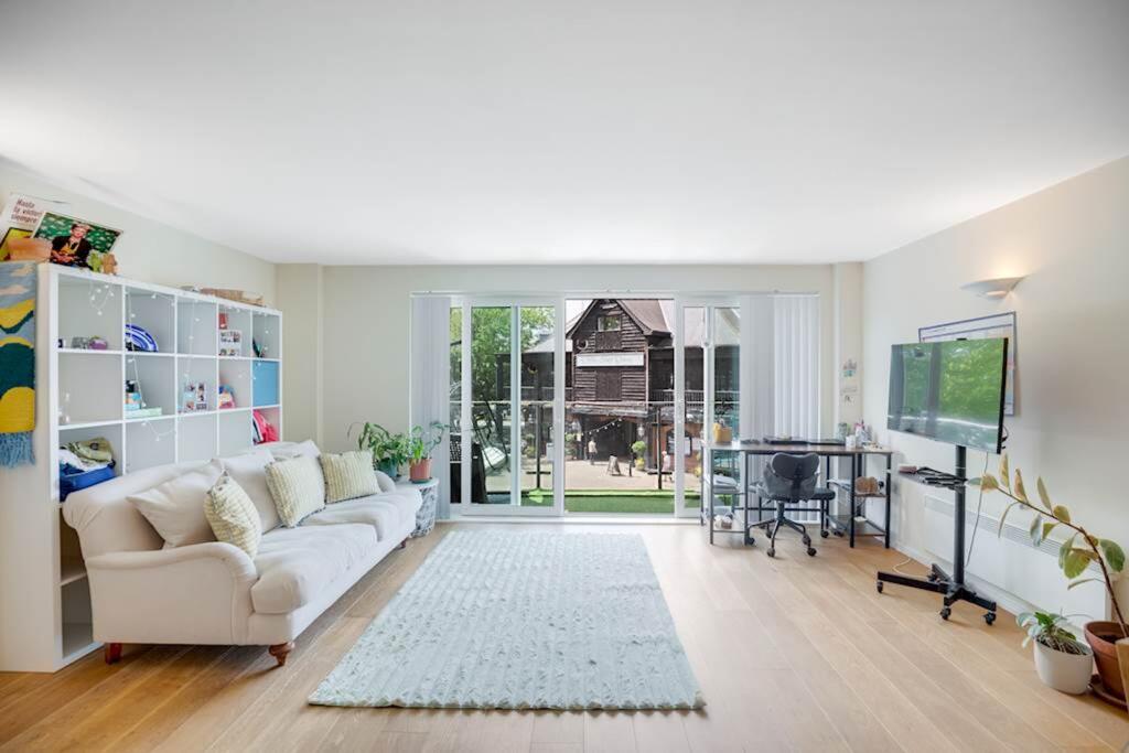 Main image of property: Rotherhithe Street, Pacific Wharf, SE16