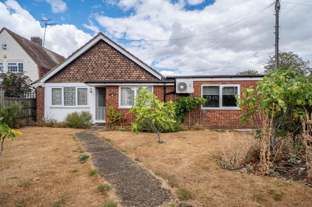 Main image of property: Seamons Close, Dunstable, Bedfordshire, LU6