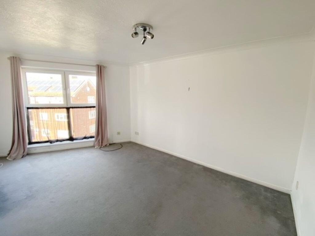 Apartment in Eastbourne, East Sussex - View 2