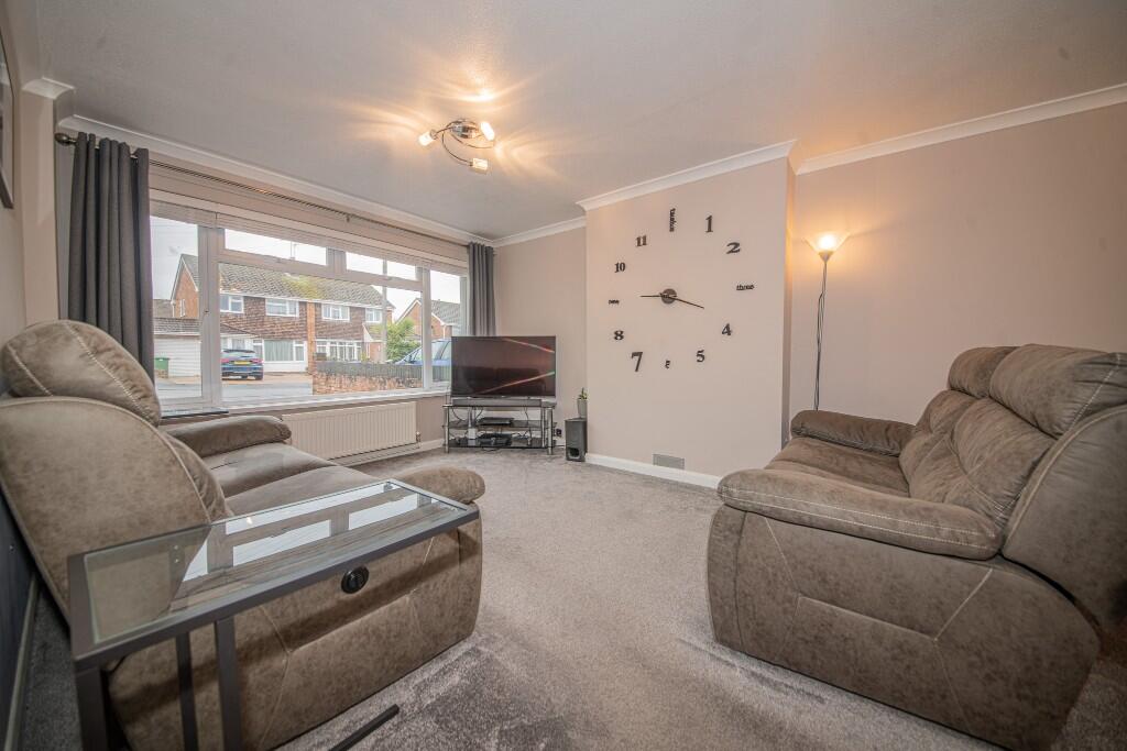 Carisbrooke Crescent, Chandlers Ford, SO53 photo 2