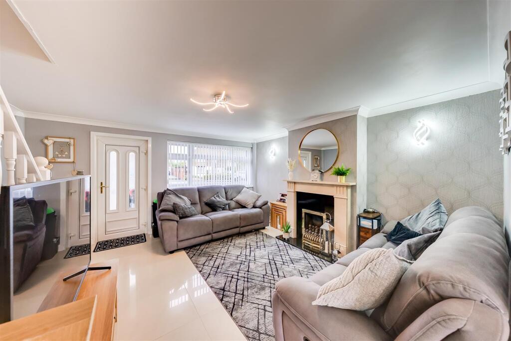 House in Dartford - More