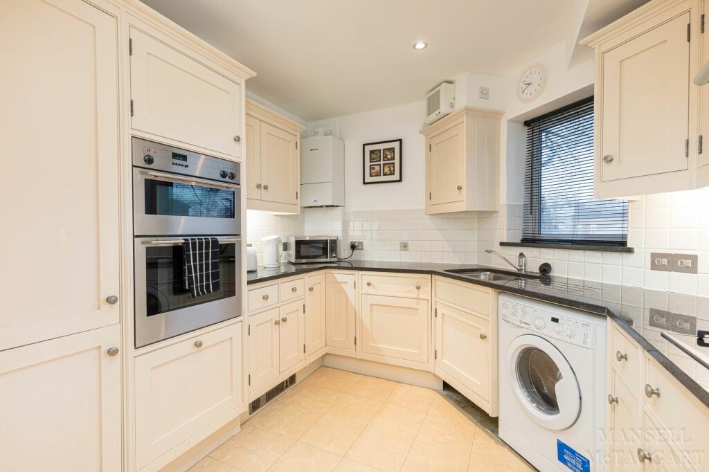 Turners Hill Road, Pound Hill, RH10 photo 2