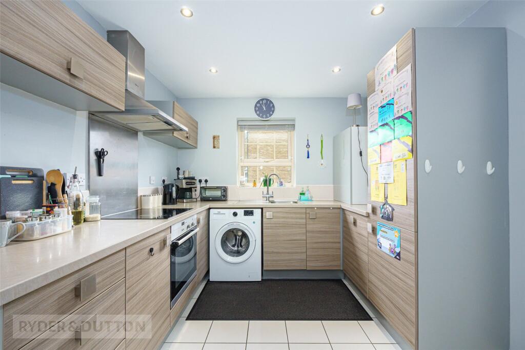 House in Huddersfield - View 2