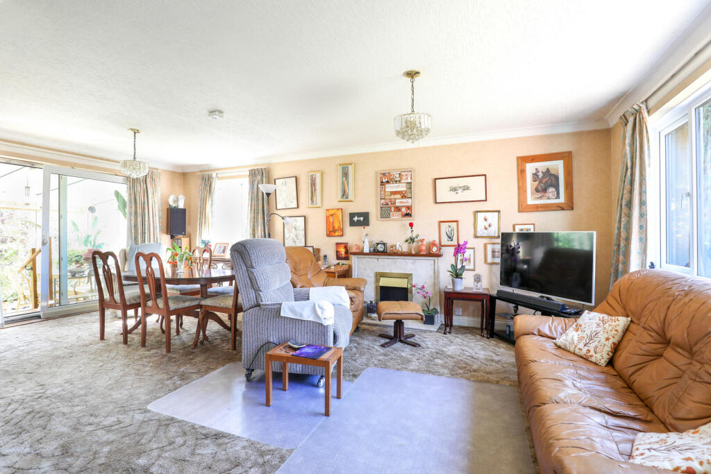 Ensleigh Close, Burton Latimer, Kettering photo 3