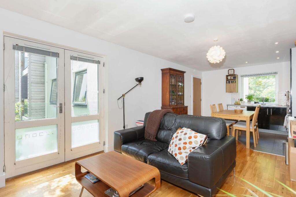 Apartment in Hove, Brunswick - View 5