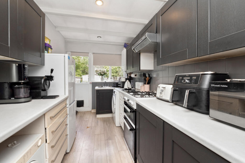 House in Sutton - View 5