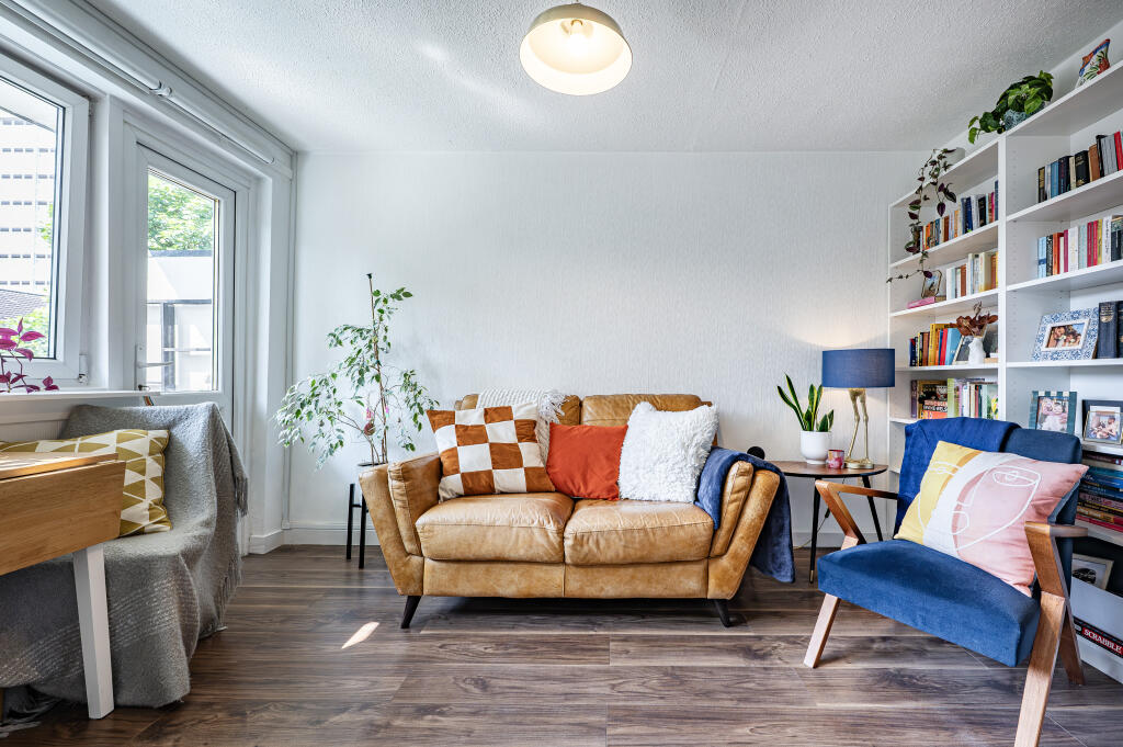 Apartment in Glasgow, Calton - View 3