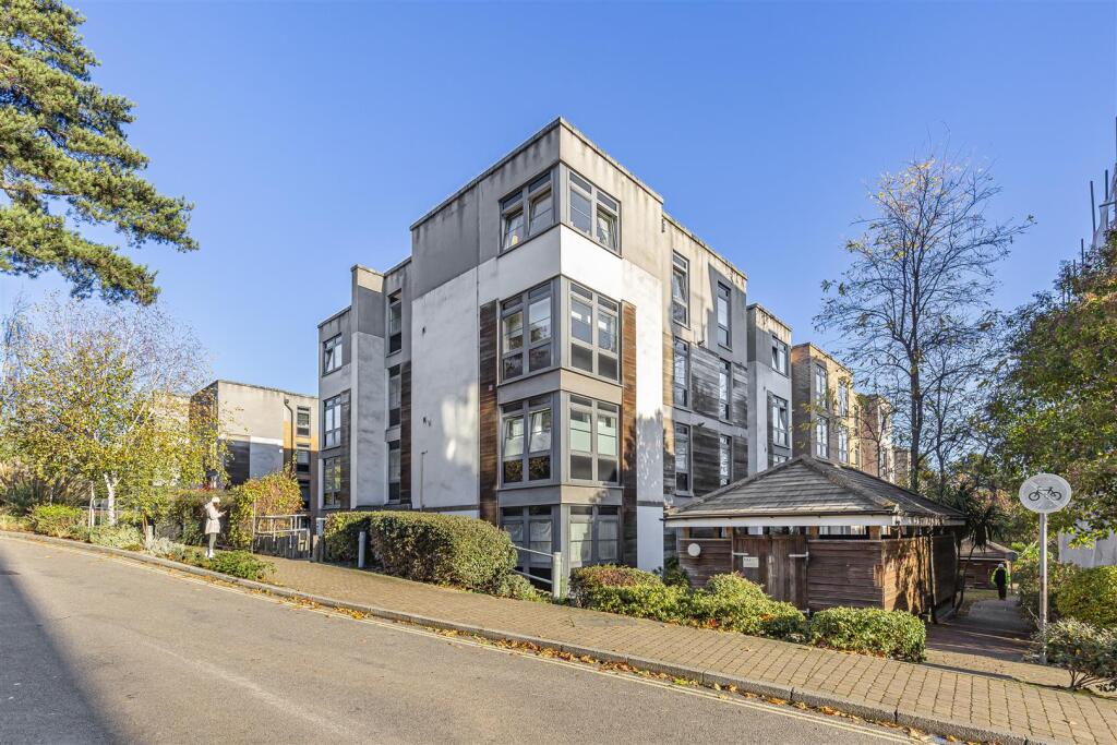 Main image of property: Scott Avenue, London