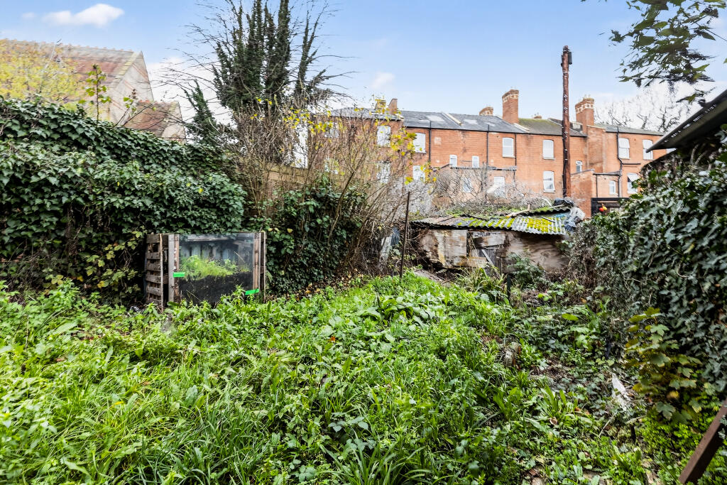 46, Trier Way, Gloucester, GL1 photo 4