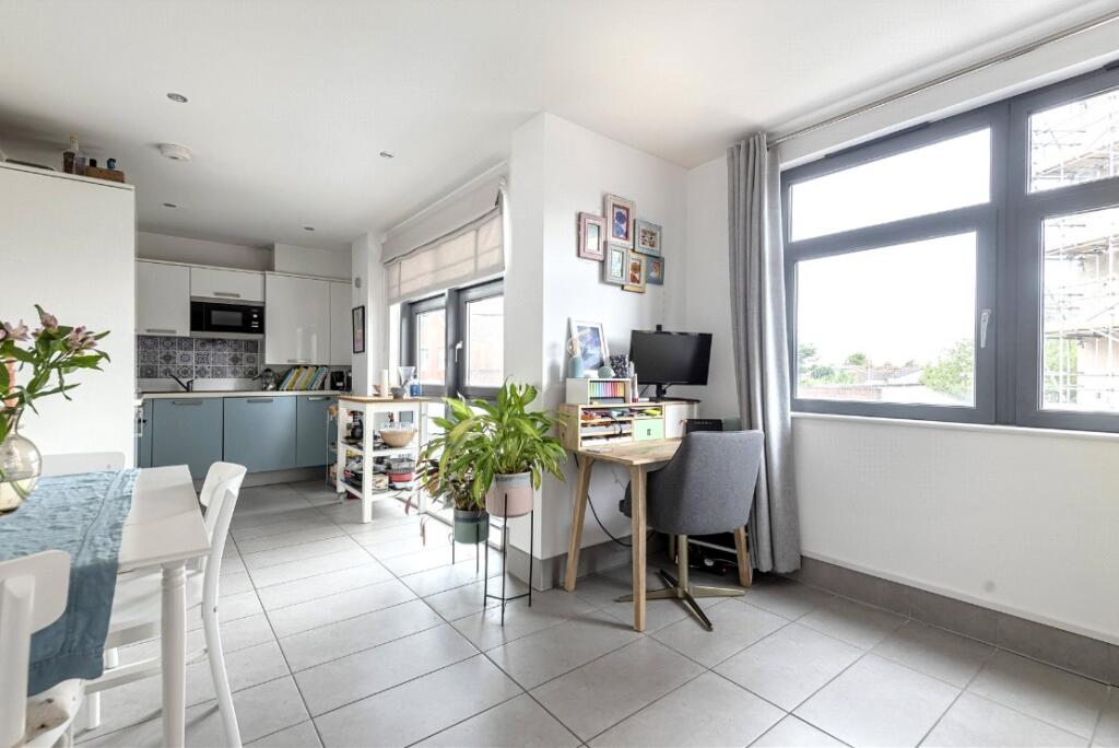Apartment in London - More