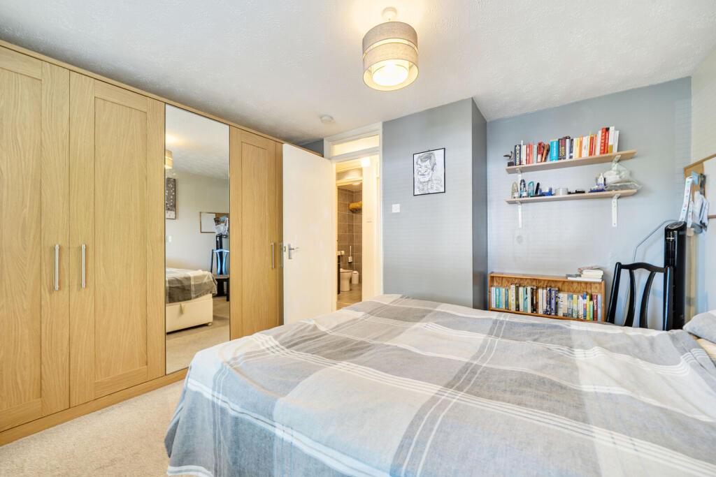 Apartment in Watford - View 5
