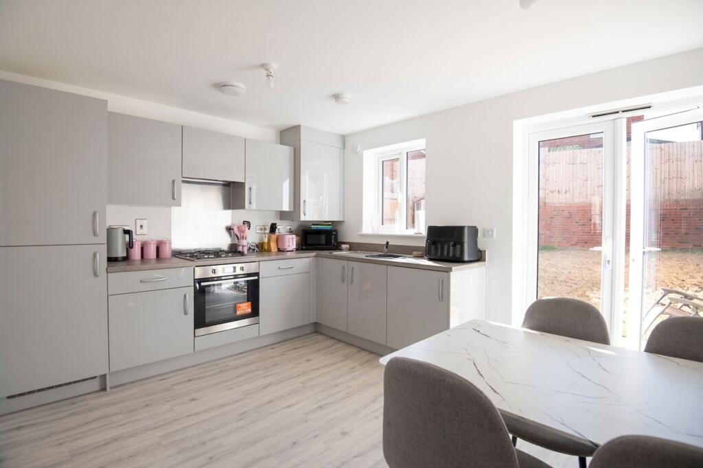 House in Northampton, Wellingborough - View 4