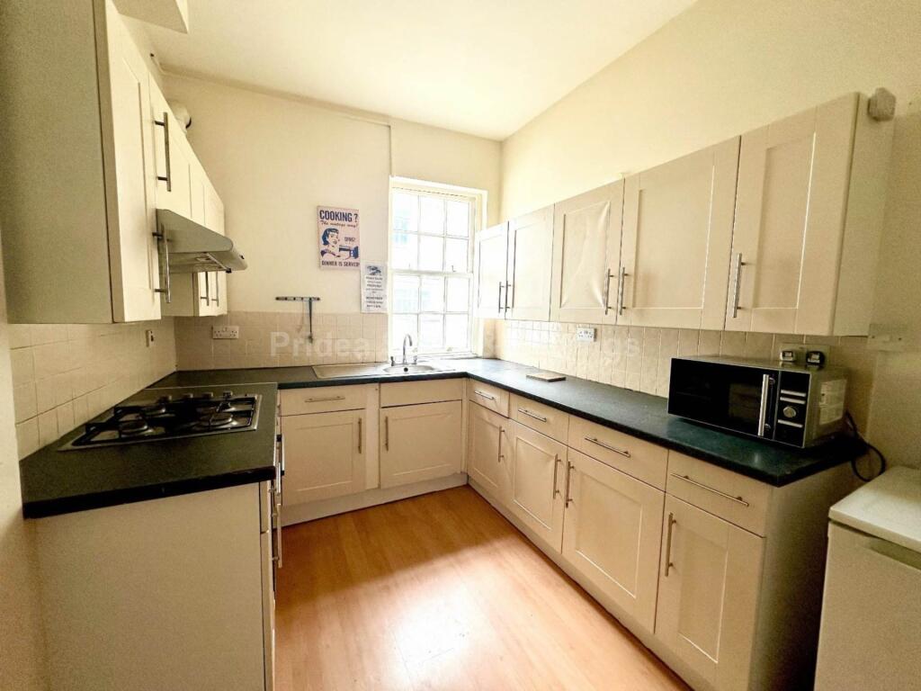 House in Lincoln - View 4