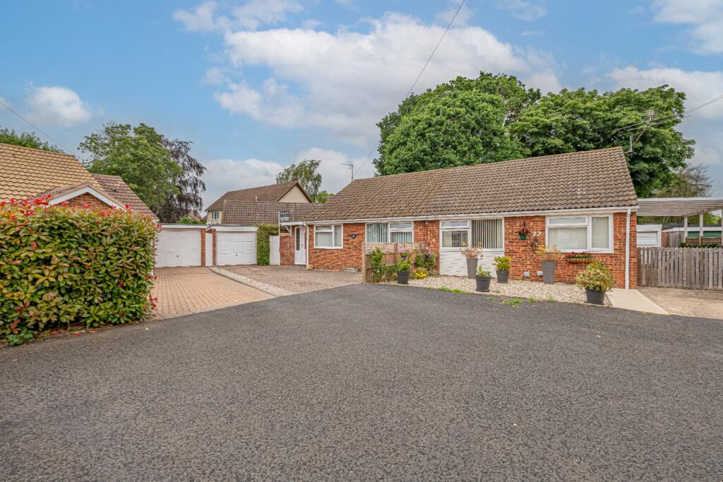 Main image of property: Park Avenue, Little Paxton, St. Neots, Cambridgeshire, PE19 6PD