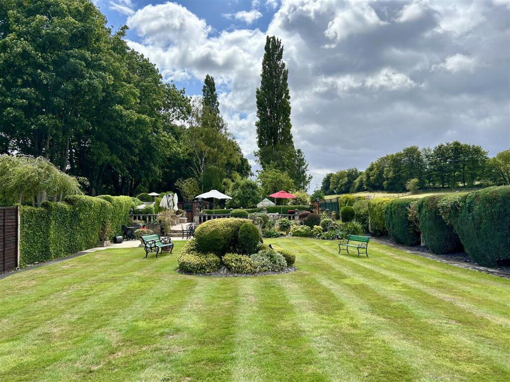 Additional image 28 of Manor Way, Halesowen