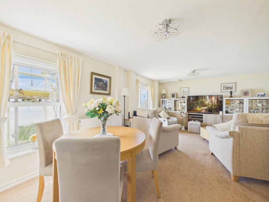 Apartment in Folkestone, Foord - View 3