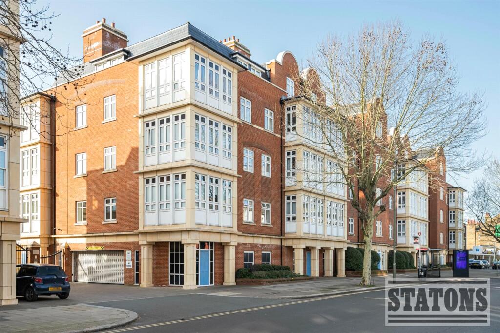 Main image of property: High Road, London, N12