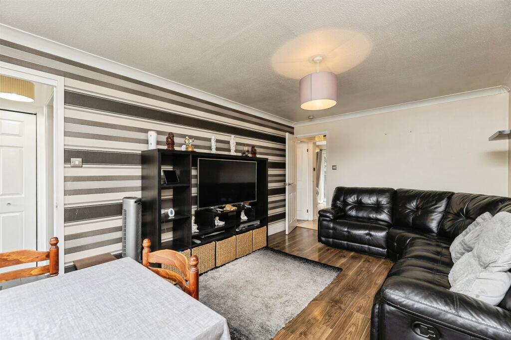 House in Leeds, West Yorkshire - View 5