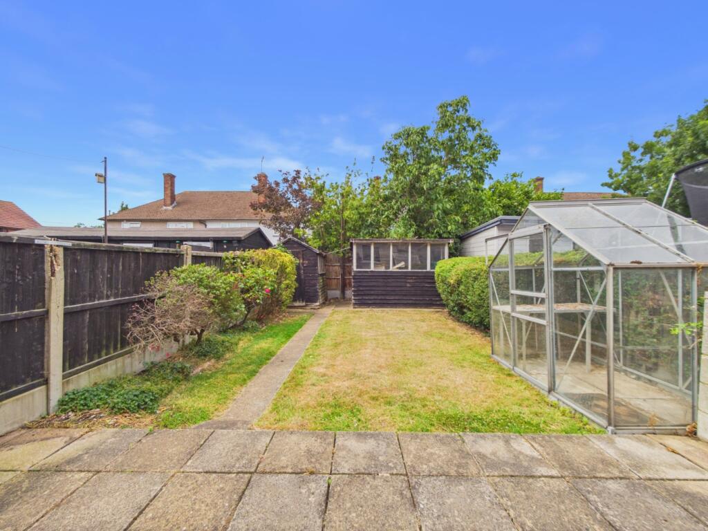 Daiglen Drive, South Ockendon, Essex, RM15 photo 4