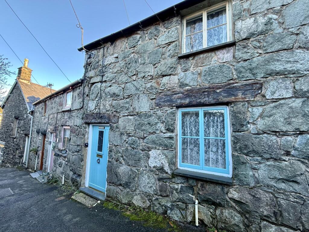 Main image of property: 3 Love Lane, Dolgellau, Gwynedd LL40 1RW