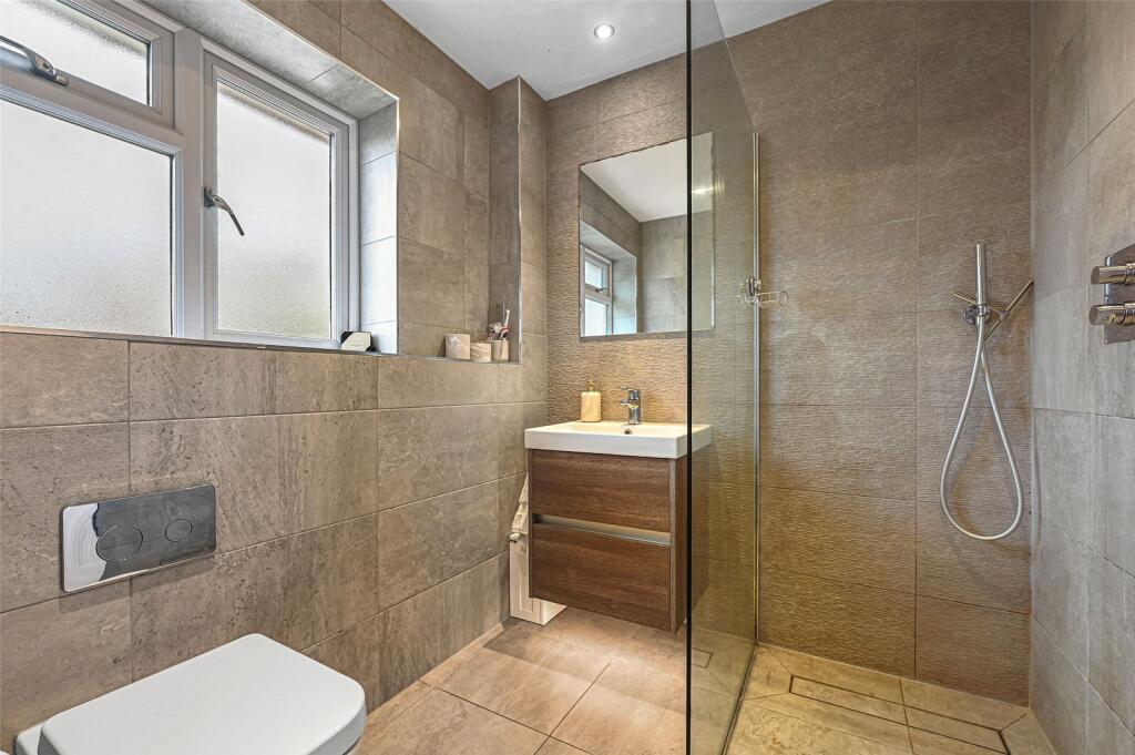 House in Epping Forest, Ongar - More