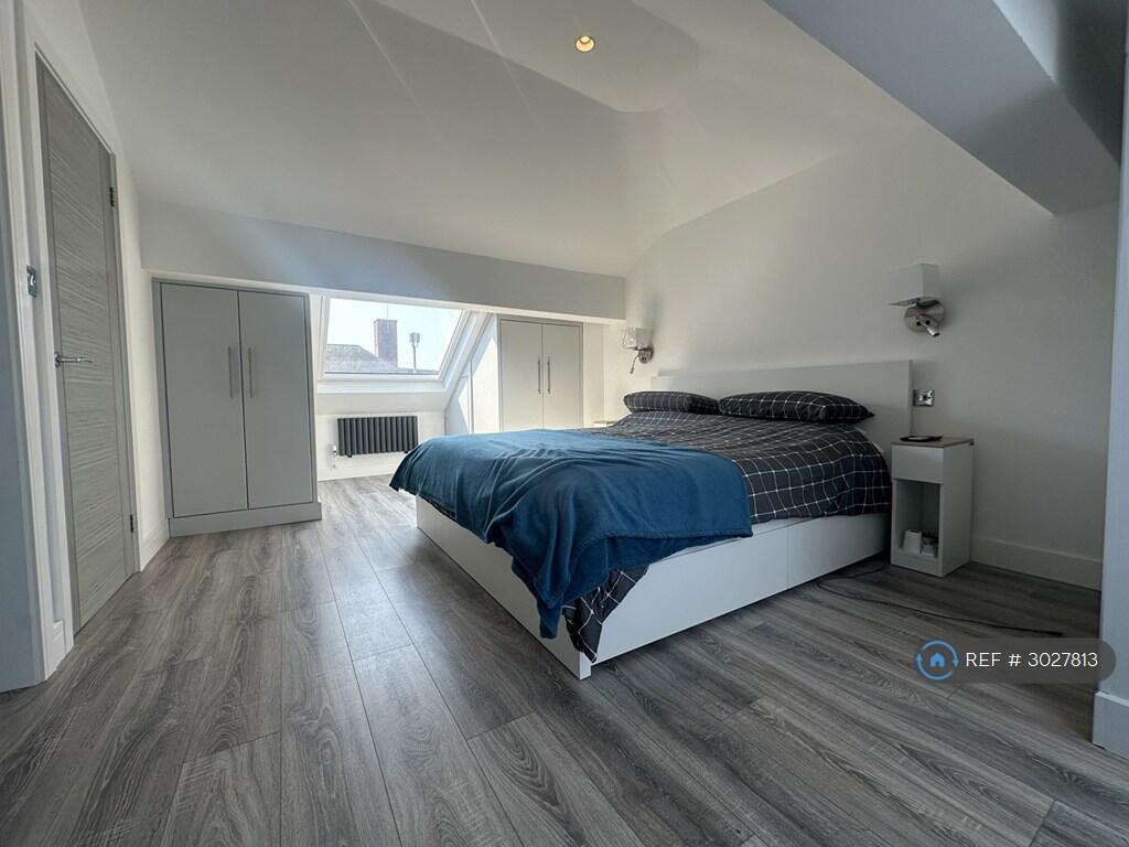 Apartment in Chester - View 5