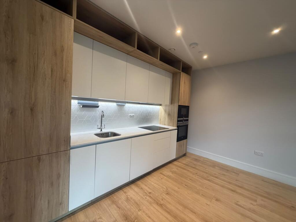 Apartment in Slough - View 4