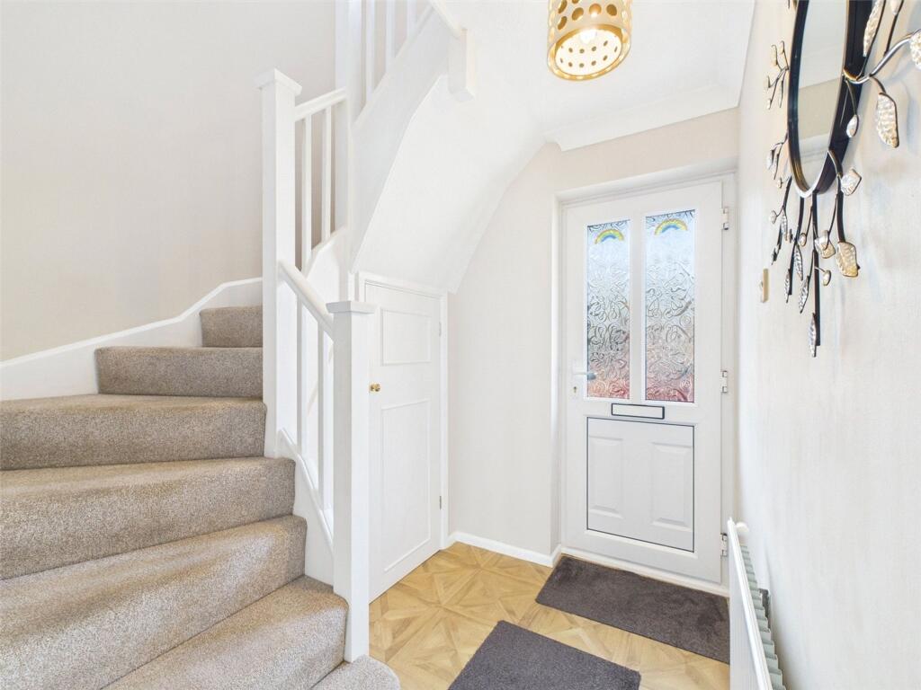 Falcon Fields, Tadley, RG26 - View 4