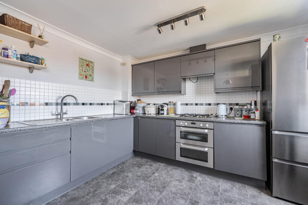 House in Gillingham, Medway - View 2