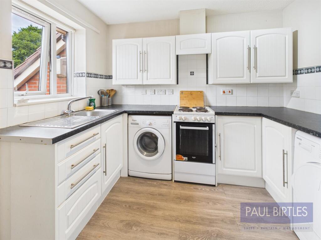 Orme Close, Urmston, Trafford, M41 photo 3